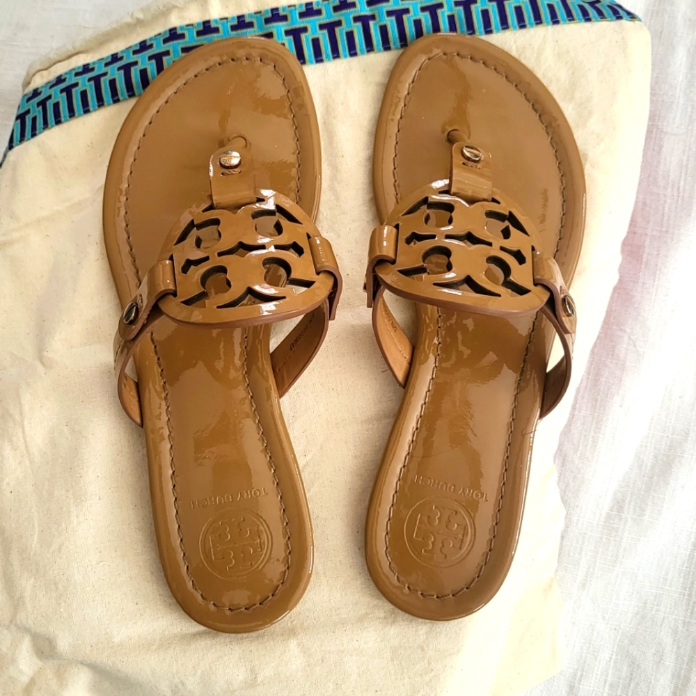 Size 5.5/6.0 Tory Burch tan sandals